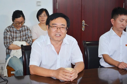 肥城一滕医药与曹庄医院携手开展“全链守护医药同行 党旗辉映颐养无忧”党建活动