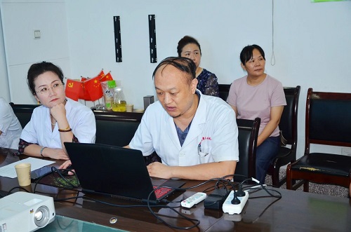 肥城一滕医药与曹庄医院携手开展“全链守护医药同行 党旗辉映颐养无忧”党建活动