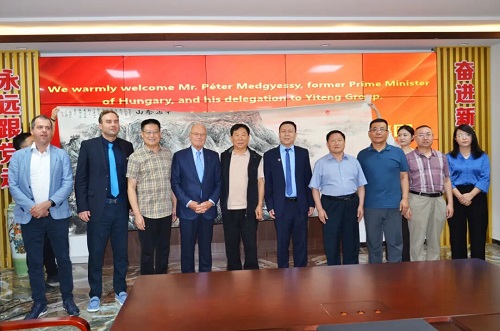 匈牙利前总理彼得·迈杰希一行莅临一滕集团参观考察