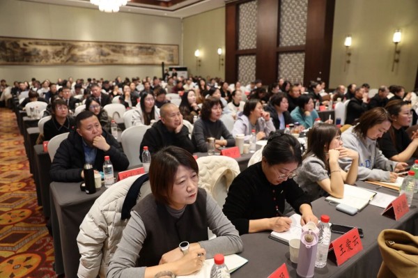 从礼仪规范到心理赋能的全面成长——集团商务礼仪及职业心理健康培训心得合集（四）