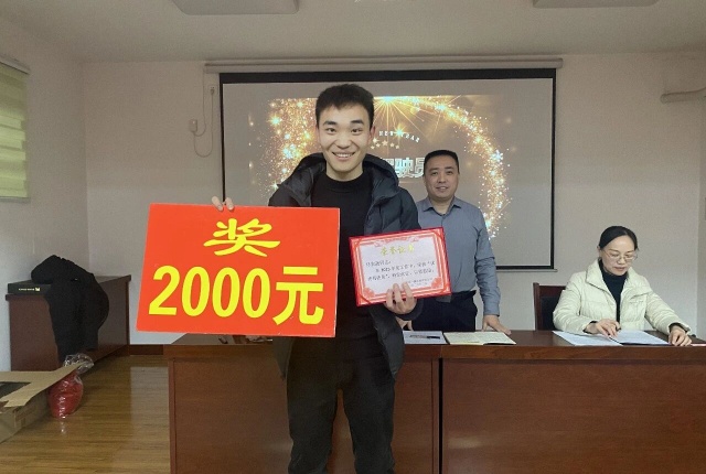 【精诚团结 共克时艰 破局突围】宁阳一滕医药有限公司召开2025年度总结表彰大会