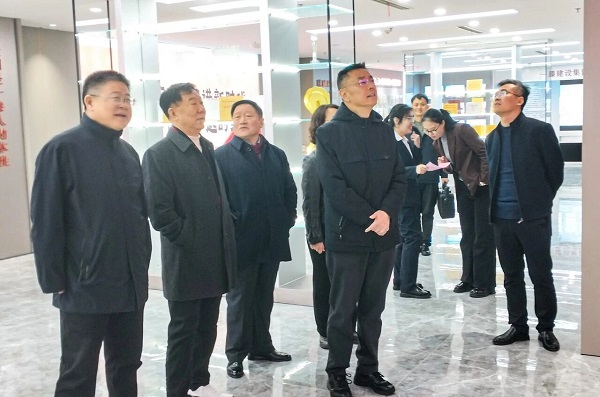 全市工会关爱服务女职工工作现场推进会与会人员到一滕集团调研观摩