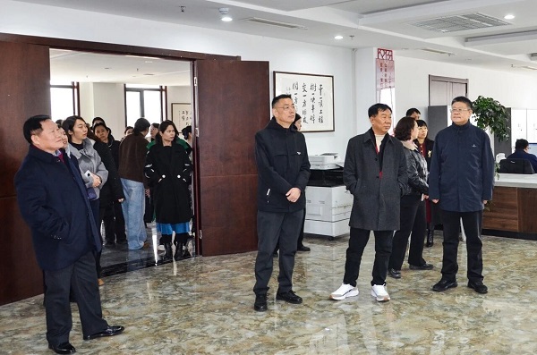 全市工会关爱服务女职工工作现场推进会与会人员到一滕集团调研观摩