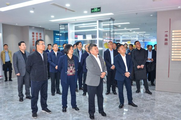 全市建筑业与工业、商务协同发展推进会暨建筑业场景招商对接会参会人员赴一滕大厦参观交流