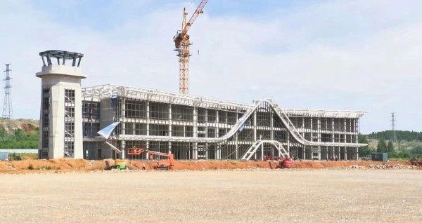 泰安市委副书记、市长李国强调研泰安仪阳通用机场重点项目建设泰安市委副书记、市长李国强调研泰安仪阳通用机场重点项目建设