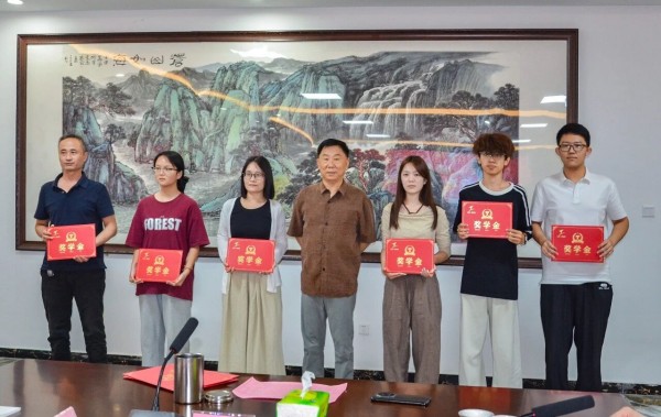 情暖金秋 助学筑梦｜一滕集团2026年金秋助学活动圆满举行