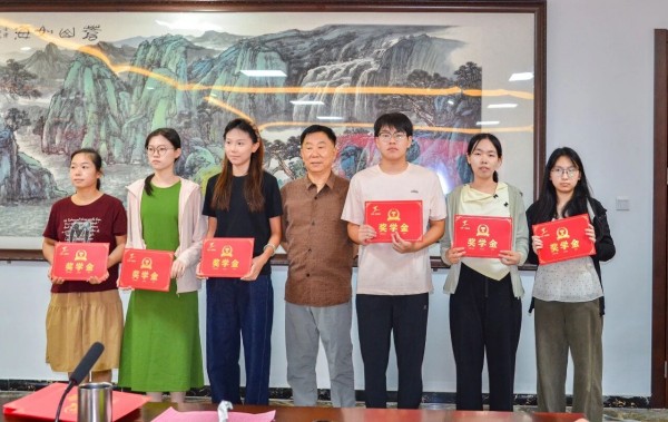 情暖金秋 助学筑梦｜一滕集团2026年金秋助学活动圆满举行
