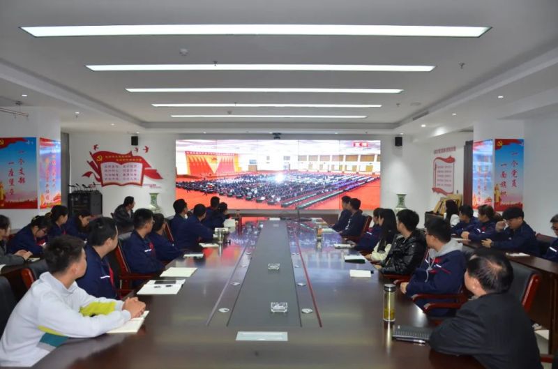 山东一滕集团组织收看庆祝中国共产主义青年团成立100周年大会